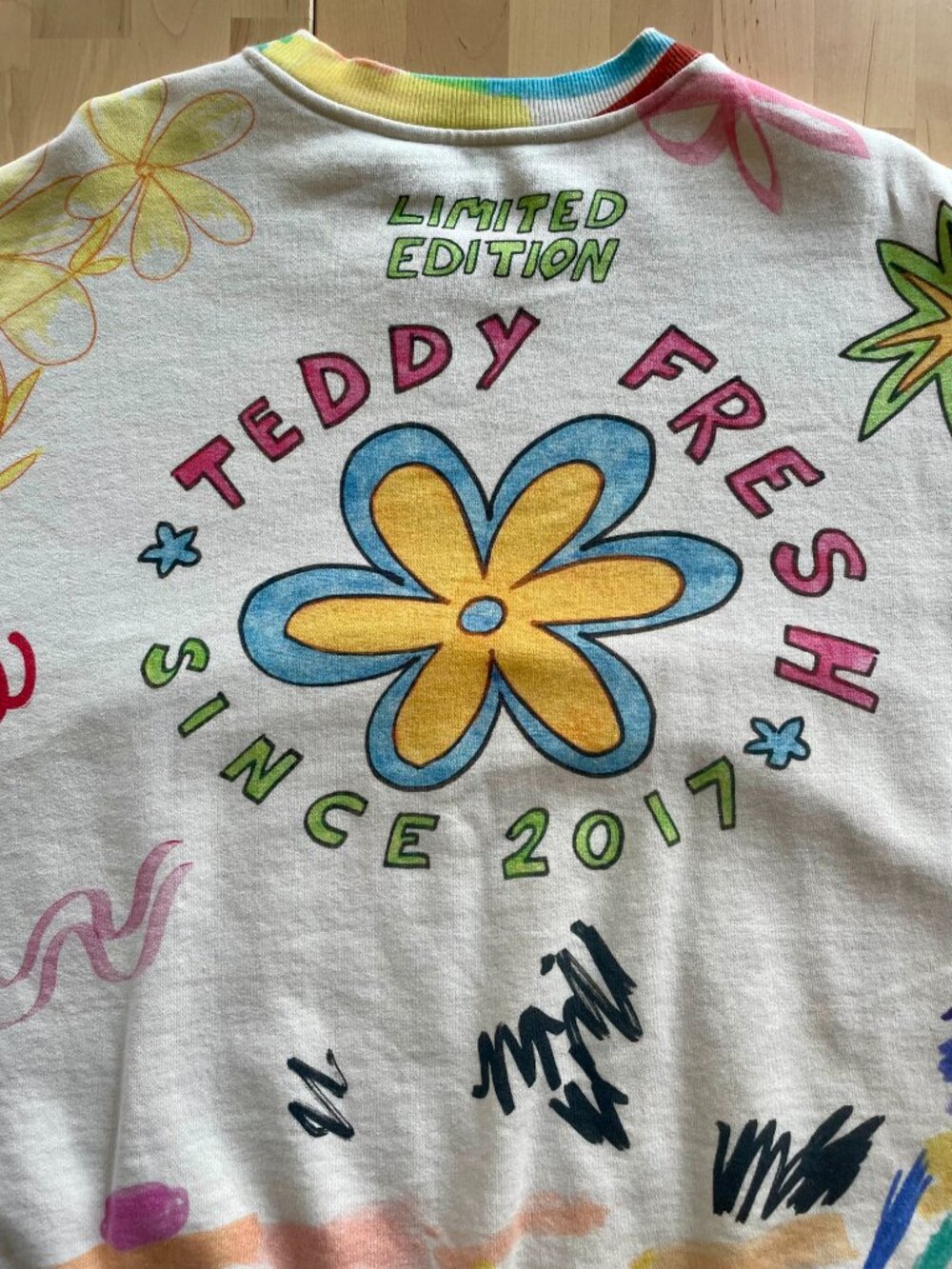 Teddy Fresh Unisex Let It Rain Hila Klein Doodles Crewneck Sweatshirt size Small - Picture 10 of 12